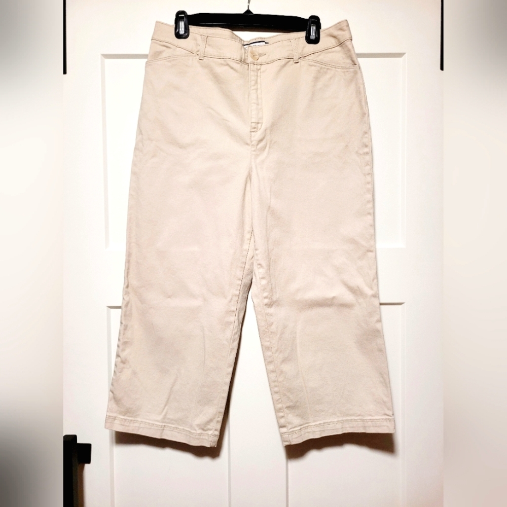 Croft & Barrow Women's Stretch Capri Pants Sz 12 Beige Mature Neutral Everyday